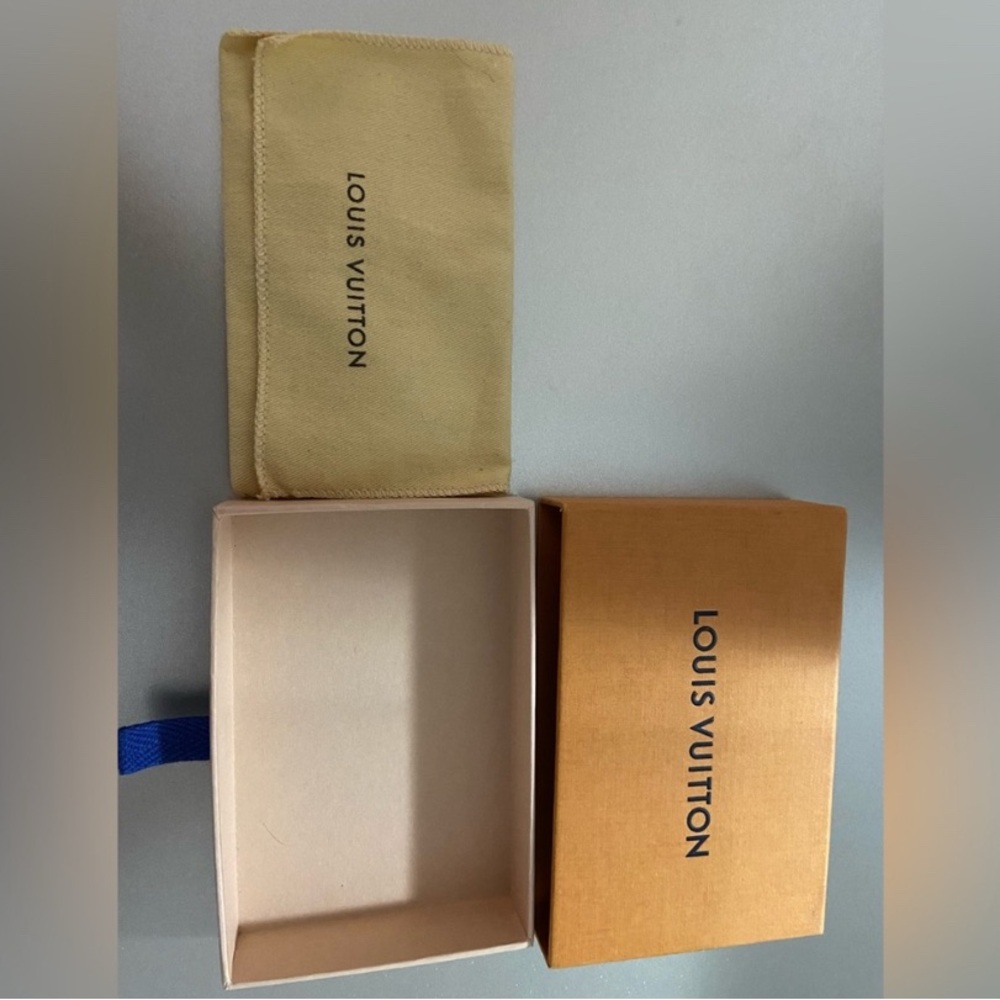 Louis Vuitton Gold Keychain - Picture 3 of 3